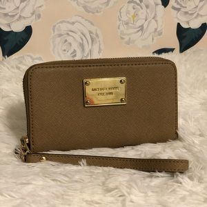 Michael Kors wristlet in Dark Khaki